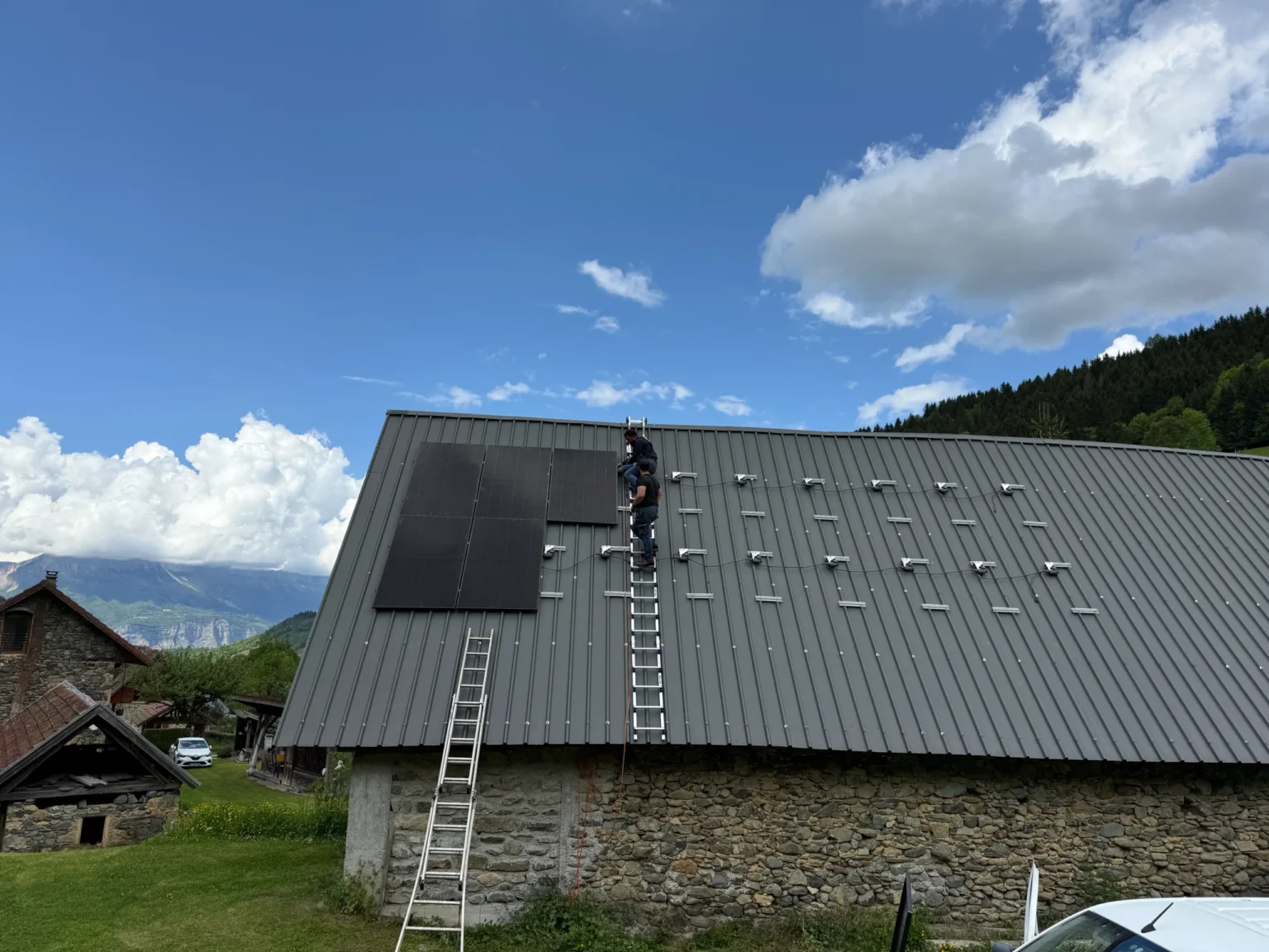 Installation panneaux solaires et micro onduleurs à sainte agnès